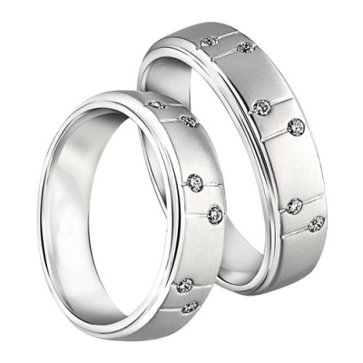 Cincin emas putih melambangkan kesucian sebuah pernikahan