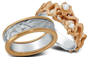 Cincin unik dengan desain yang vintage-look memberikan kesan kemewahan